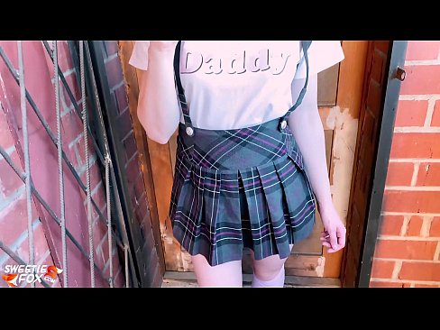 ❤️ 女學生深深地吸吮她的雞巴並亂搞而不是上課。 ❤❌ 肛視頻 在我們 ❌