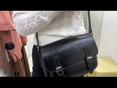 ❤️ 年輕婊子 FeralBerry 在試衣間用假陽具公開自慰 ❤❌ 肛視頻 在我們 ❌